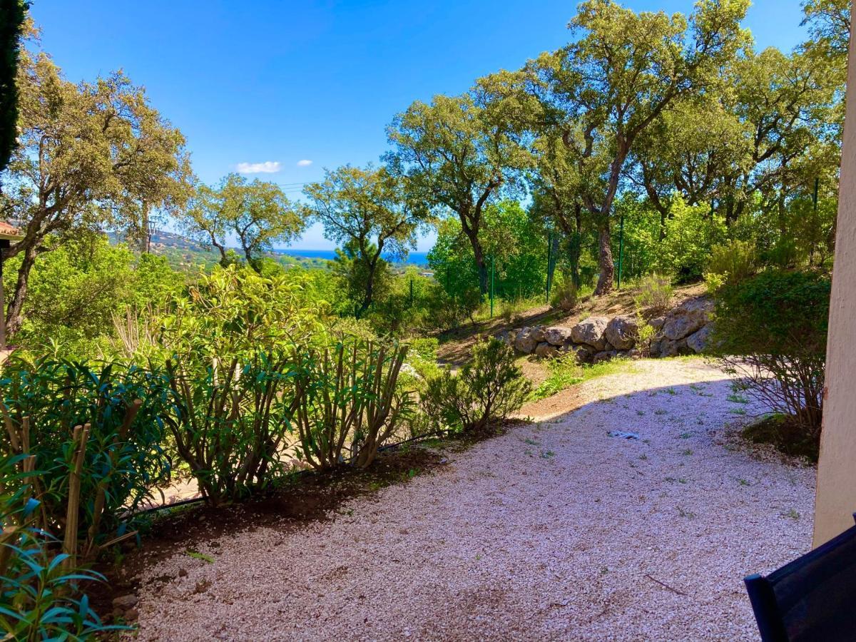 Les Restanques vue mer 5 pers Glycine 2067 Grimaud Extérieur photo